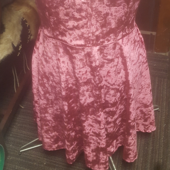 Low Cut Velvet t back dress - Picture 2 of 3